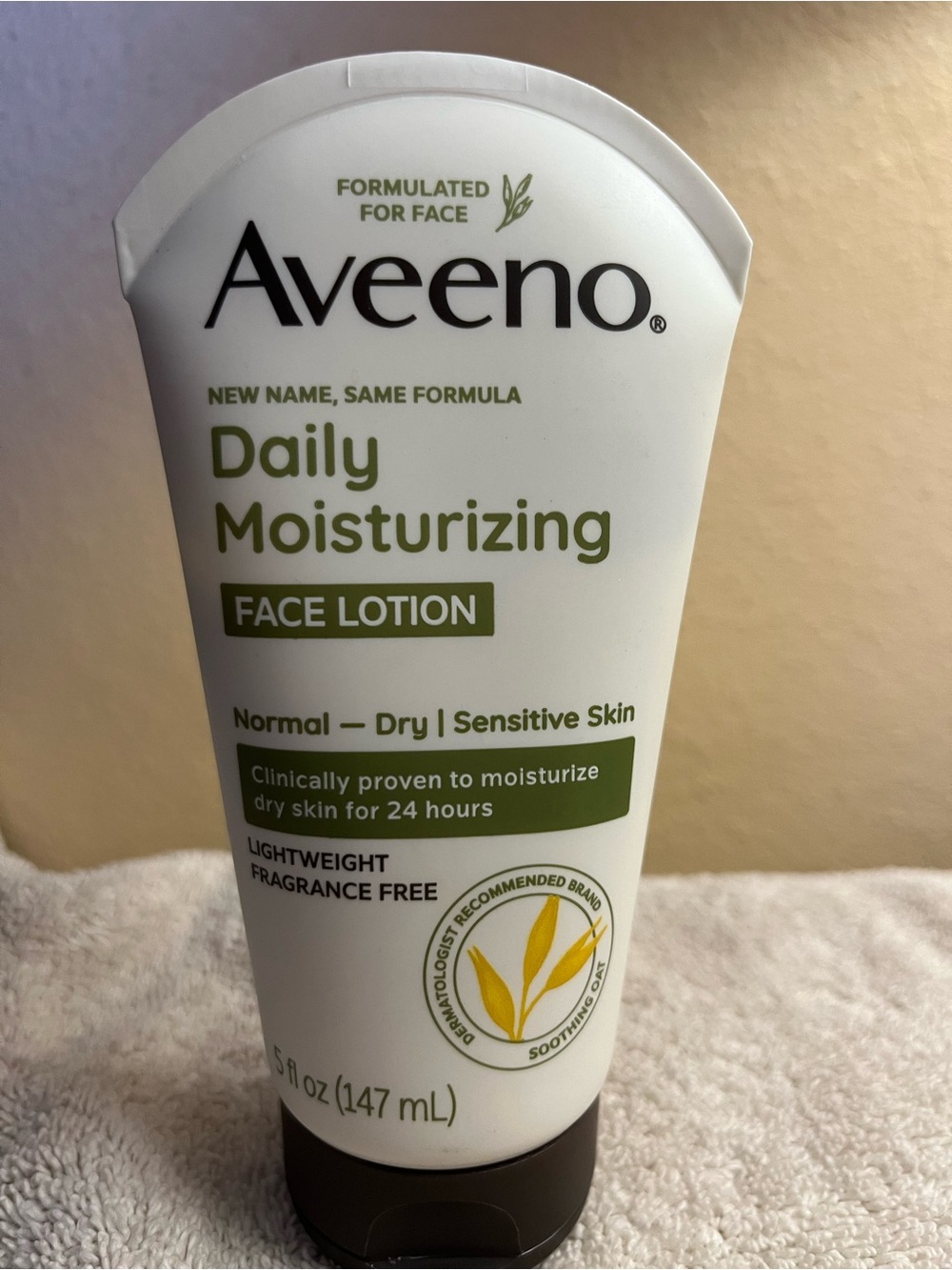Aveeno Daily Moisturizing Face Lotion with Soothing Prebiotic Oat Fragrance Free
